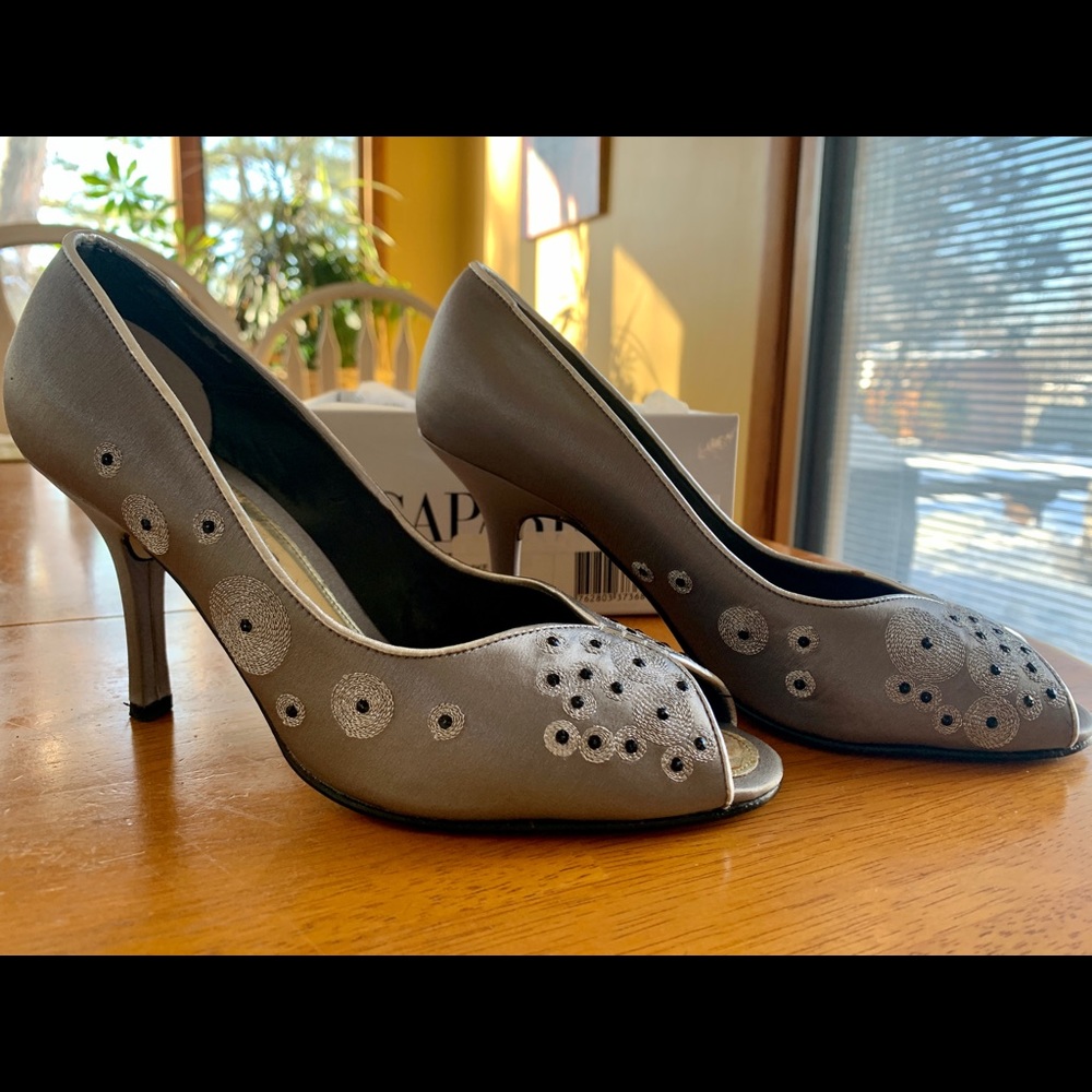 Women’s Caparros Emilia Smoke Peep Toe Shoe (6.5)